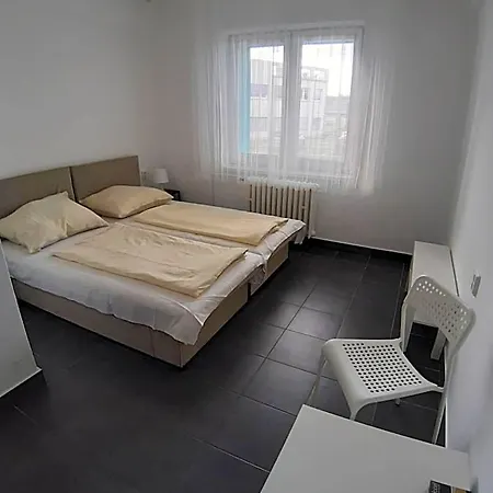 فندق Hotelak Martinov اوسترافا