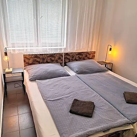 فندق Hotelak Martinov اوسترافا